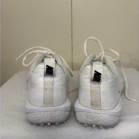 Nike Women’s Vapor Varsity Low Turf White Golf Shoes - Picture 3 of 6